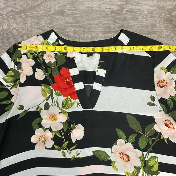Zac & Rachel 3/4 Sleeve V-Neck Blouse Black White Striped Floral PM - Picture 6 of 15